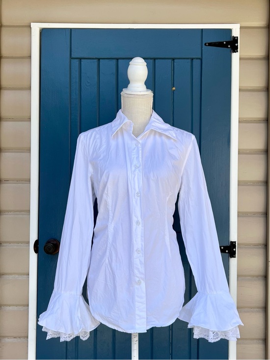 Newport News Tops - Vintage Newport News Victorian-style flared bell sleeves with Lace Women’s 16